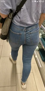 Great supermarket ass in tight blue jeans