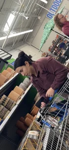Latina milf looking good in her leggings