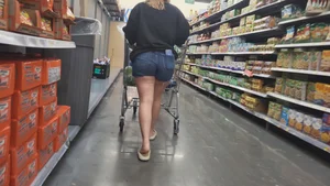 Thirst Trapping Lil Latina MILF in cutoff shorts