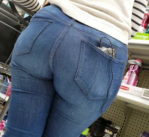 Cute ebony babe in tight blue jeans @ walmart