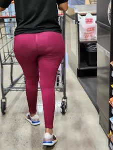 Out In The Wild 24 ( Phat ass ebony in leggins) Must See