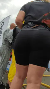 Juicy ass in spandex shorts + Gif!
