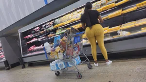 BBL Afro Latina MILF Bending Over