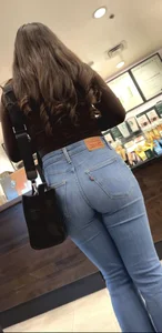 jean round booty latina coed at starbucks line