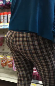 Nice big round booty in tight patterned leggings