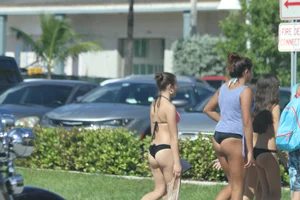 Deerfield Beach, Florida sexy girls and teens in bikinis
