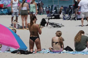 Candid Florida beach and bikini girls