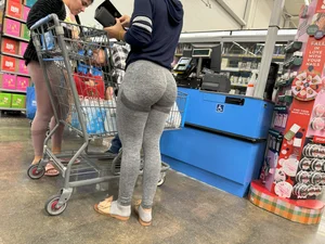 Fit Latina in grey leggings OC