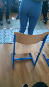 Candid college teen's booty in tight blue jeans