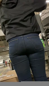 Teen supervisor at work: wide hips and a DUMPTRUCK ass