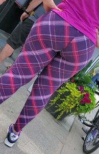Juicy pawg milf ass in colorful leggings