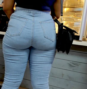 Small waist with a thick peach