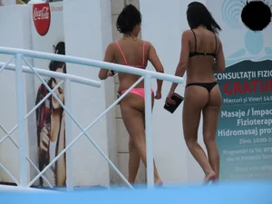 Candid beach and bikini babes