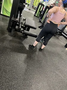 Gym PAWG Pt2 (nike pro leggings, juicy booty(oc))