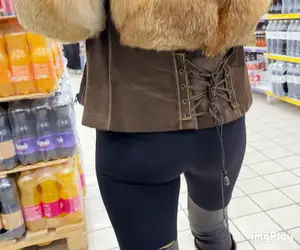 MILF with tight ass, face (OC) w/GIFs