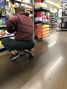 Squatting Teen Green Lulu VTL