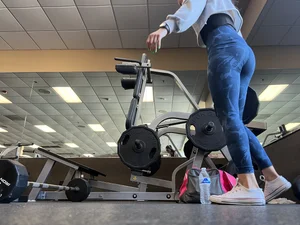 Petite gym cutie w a booty squatting