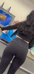 Damn fine petite latina in crop top🔥