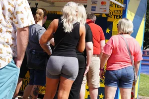 Big booty blonde babe in tight grey spandex shorts with vtl
