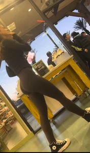 Total Bombshell PAWG Showing off in lululemon outfit (OC)