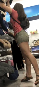 Thicc art lover Milf in shorts