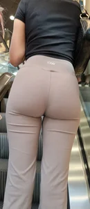 Slim babe with phat ass!