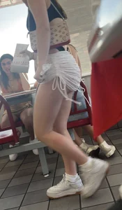 Sorority chicks go to to InNOut half naked