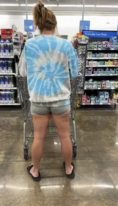 Pawg in light gray shorts