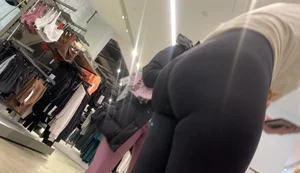 PAWG SQUATS in BLACK YOGAS
