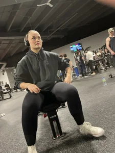 Thick booty working out at the gym in black leggings