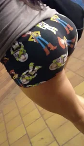 College teen booty in spandex shorts closeups