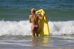 Sexy candid beach and bikini girls