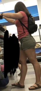 Thicc art lover Milf in shorts