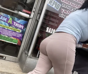 Thick Latina Milf in flare leggings (OC) (GIFs)