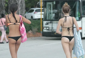 Even more hot and sexy bikini babes in Florida