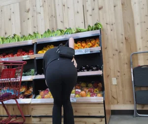 Redhead w/ Ponytail Bubble Butt