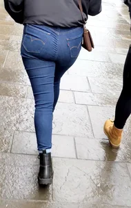 Levi’s Brunette