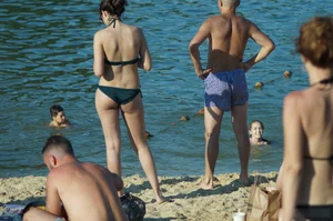 Hot Milf in Swimsuit on the Beach Booty Closeups