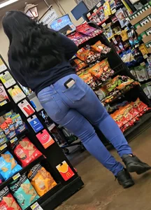 MILF Shorty with a Fat ass in Jeans