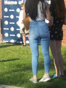 Milf in tight jeans… delicious
