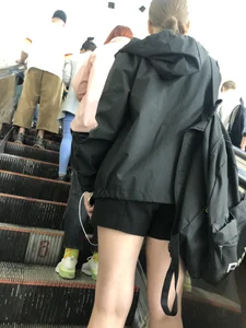 Hot Slim Legs Escalator Creepshots - Cute Candid Girl in Shorts With a Backpack