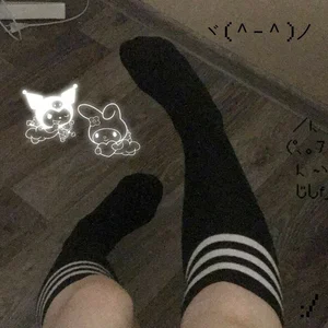 Teen girls and their feet