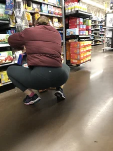 Squatting Teen Green Lulu VTL