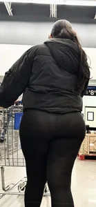 Nice ass w black on black see-thru VPL‼️
