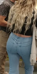 Blue Jeans Blonde