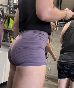 I love fit women. Short shorts, front VTL