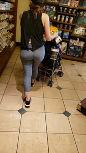 Crazy MILF Bubble Butt in gray leggings