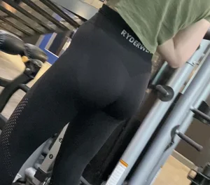 TEEN IN SHORTS WITH CHEEKS OUT! MY BEST GYM SHOTS TO THIS DAY