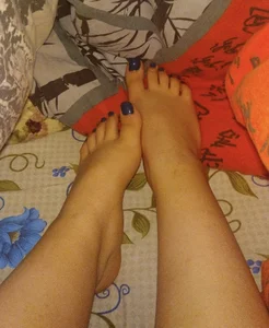 Teen girls and their feet