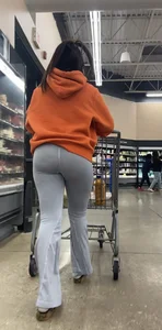 Short Latina has a very sexy ass in tight leggings (+ gifs)